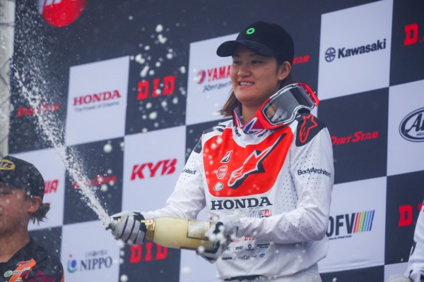 LMX  ＃１  川井 麻央のサムネイル