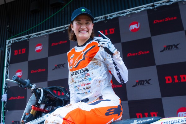 LMX ＃1 川井 麻央のサムネイル