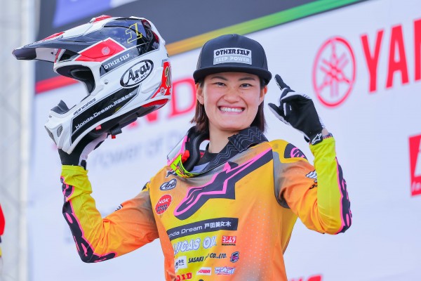 LMX　１　川井 麻央【Manaka Kawai】のサムネイル