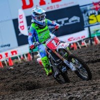 LMX　１　川井 麻央【Manaka Kawai】のサムネイル